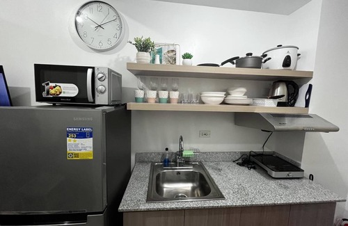 Las Pinas Apartamento | Stylish 1BR Condo SM Southmall w/ 100mbps wifi Netflix Disney +