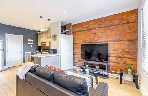 Central Hamilton Apartamento | Stylish 1BR Condo Unit on James Street North!