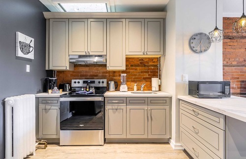 Central Hamilton Apartamento | Stylish 1BR Condo Unit on James Street North!