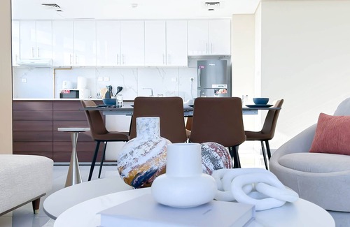 Jumeirah Village Apartamento | Stylish 1BR With Balcony City Views O2 Tower, JVC