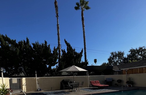 Lake Balboa Apartamento | Stylish 2+2 Apt. unit w/ pool