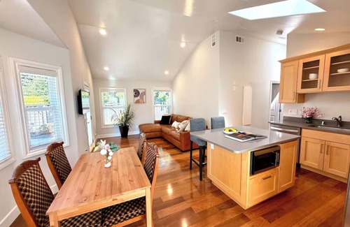 Cupertino Casa | Stylish 2-Bedroom ADU in Heart of Silicon Valley with AC