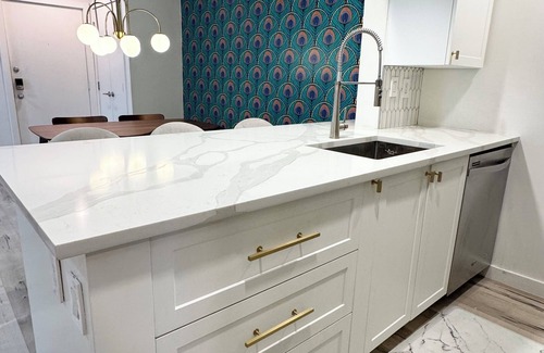 Turtle Creek Condominio | Stylish 2-bedroom condo with patio in Turtle Creek