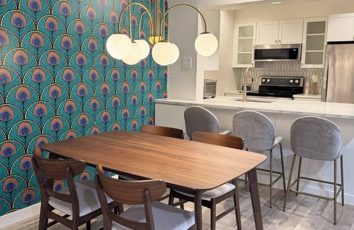 Turtle Creek Condominio | Stylish 2-bedroom condo with patio in Turtle Creek