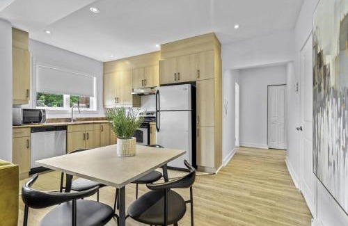 Little Italy Apartamento | Stylish 2 Bedroom Haven by Jean Talon Market