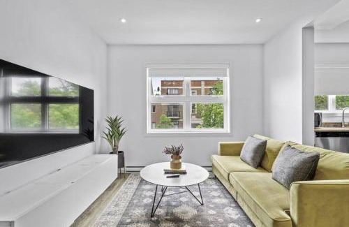 Little Italy Apartamento | Stylish 2 Bedroom Haven by Jean Talon Market