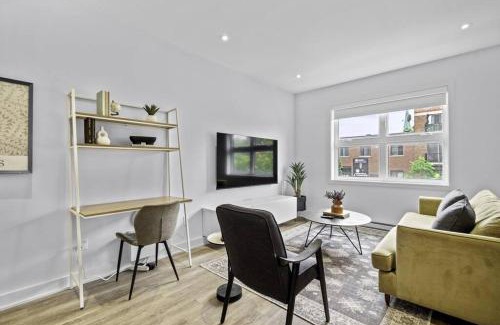 Little Italy Apartamento | Stylish 2 Bedroom Haven by Jean Talon Market