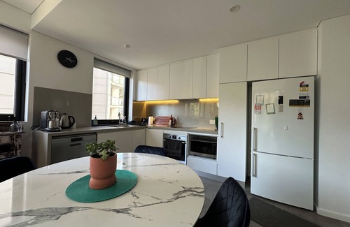 South Perth Apartamento | Stylish 2-BR Apartment in the Heart of South Perth