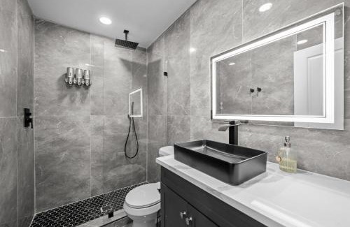 Houston Heights Apartamento | Stylish 2-BR Getaway in Heights with Pool