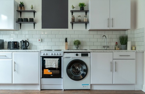 Grove Apartamento | Stylish 2 bed in the heart of Kingston town centre