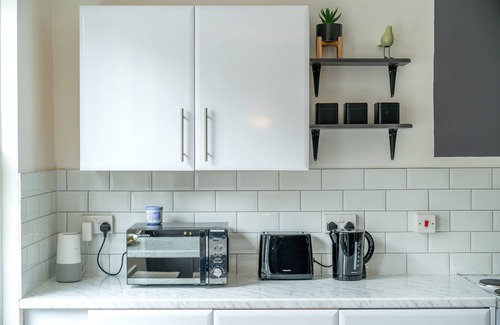 Grove Apartamento | Stylish 2 bed in the heart of Kingston town centre