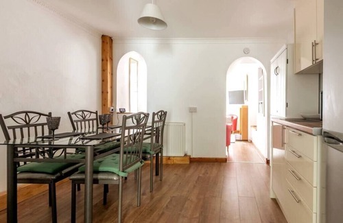 Dover Casa | Stylish 2BD Family Hideaway in Dover