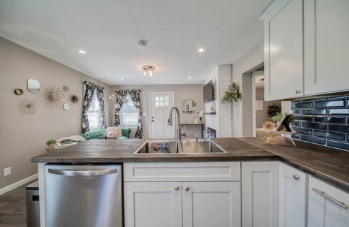 Rolla Casa | Stylish 2Bdrm Bungalow | Walkable + Well Equipped