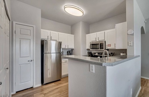Clearfield Apartamento | Stylish 2BR Apt with Twin over King Bunk, Pool, and Fitness Center, Close to Hill AFB