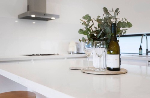 Yarraville Casa | Stylish 2BR Designer Home Balcony w/ City Views Free Parking Fast WiFi Near City & Public Transport Heart of Yarraville