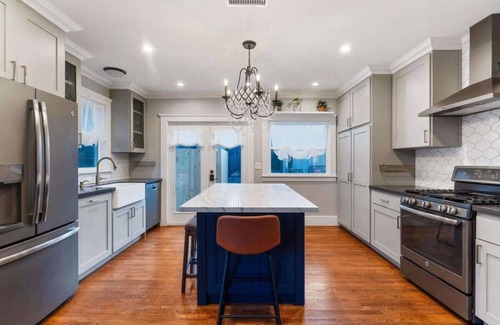 South Park Apartamento | Stylish 2BR Home + Studio: Great Central Location