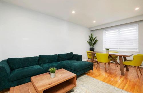 Cote-Des-Neiges—Notre-Dame-De-Grace Apartamento | Stylish 2BR in Montreal