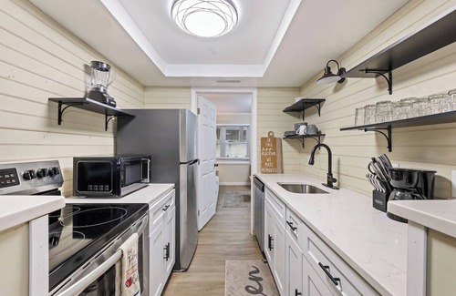 Palmetto Dunes Cabaña | Stylish 2BR Townhome Near Bradley Beach + Pool