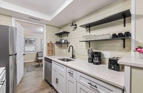 Palmetto Dunes Cabaña | Stylish 2BR Townhome Near Bradley Beach + Pool