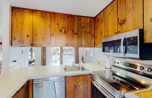 Waitsfield Apartamento | Stylish 2BR w/Woodstove Close to Mad River Glen/Sugarbush