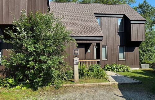 Waitsfield Apartamento | Stylish 2BR w/Woodstove Close to Mad River Glen/Sugarbush