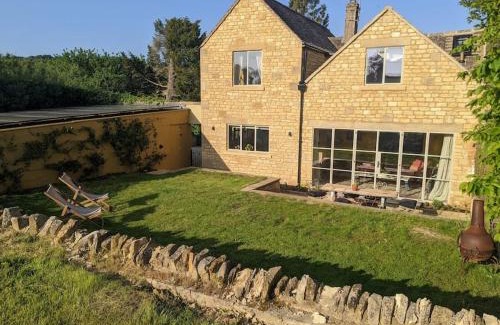 Temple Guiting Casa | Stylish 3 bed Cotswold cottage with stunning views