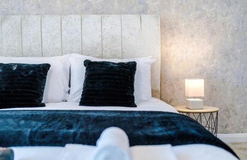 Bradford Casa | Stylish 3 bed house sleeps 5 free parking