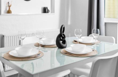 Great Barr Casa | Stylish 3 Bedroom House - Parking - Garden - Great Barr - Netflix - Top Rated -121J