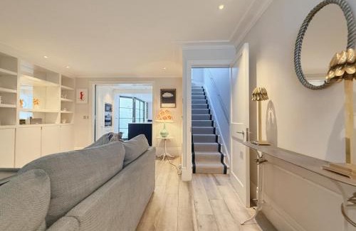 Kensington Villa | Stylish 3-Bedroom Terrace House Near Earls Court