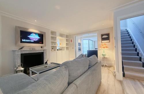 Kensington Villa | Stylish 3-Bedroom Terrace House Near Earls Court