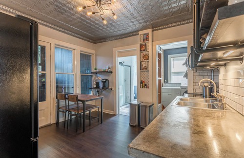 Downtown Rochester Apartamento | Stylish 3 Bedroom W/ AC ❄️, Mesh WiFi 🛜, Billiards 🎱 table, Games🎯🎮,parking