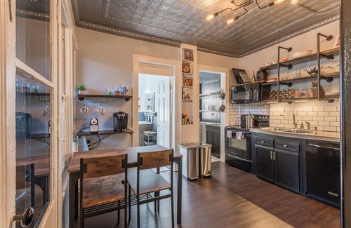 Downtown Rochester Apartamento | Stylish 3 Bedroom W/ AC ❄️, Mesh WiFi 🛜, Billiards 🎱 table, Games🎯🎮,parking