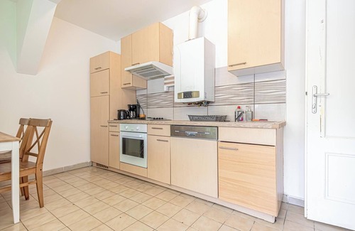Favoriten Apartamento | Stylish 3BR Apt With Balcony City Center