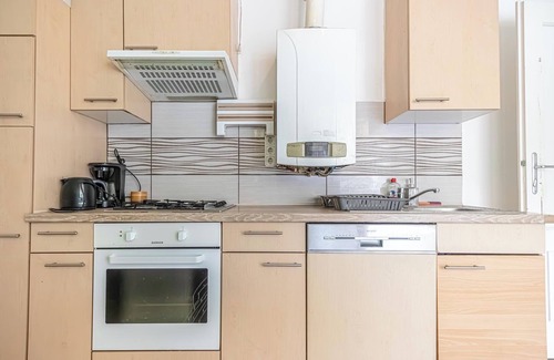 Favoriten Apartamento | Stylish 3BR Apt With Balcony City Center