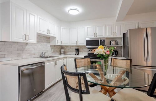 Sainte-Marie Apartamento | Stylish 3BR in the heart of Downtown Montreal