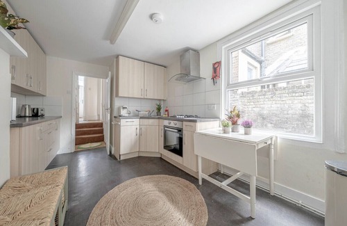 Ferndale Casa | Stylish 4-Bed Brixton Home