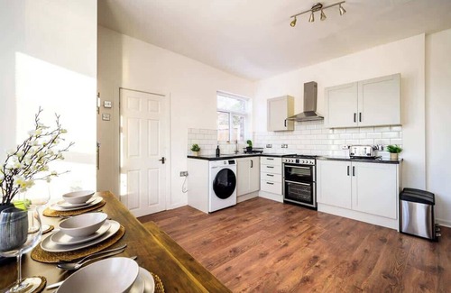 Trafford Apartamento | Spacious & Cozy Manchester Stay – Great for Business & Family Trips with Parking