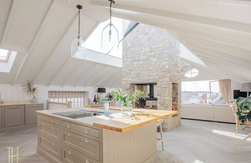 Canford Cliffs Casa | Stylish 4 bedroom House with Garden & Harbour View