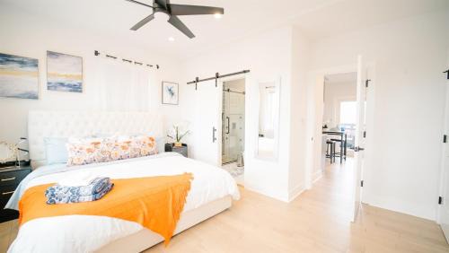 Park View Villa | Stylish 4BR 4BA Rooftop Deck & Private Parking!