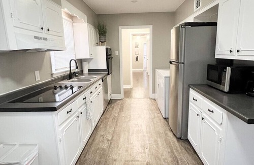 East Memphis Casa | Stylish 4BR Home Large Backyard Prime Location