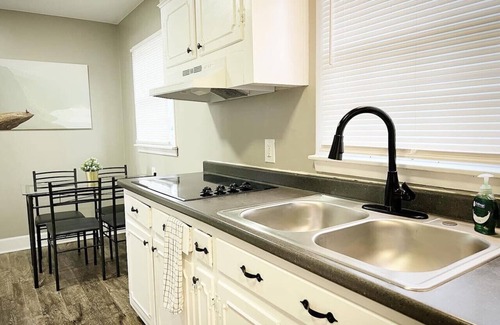 East Memphis Casa | Stylish 4BR Home Large Backyard Prime Location