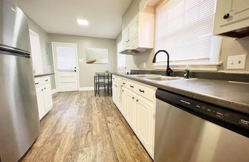 East Memphis Casa | Stylish 4BR Home Large Backyard Prime Location