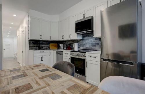 Sainte-Marie Apartamento | Stylish 4BR Unit Near Plateau and DT MTL