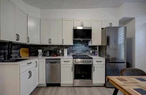Sainte-Marie Apartamento | Stylish 4BR Unit Near Plateau and DT MTL