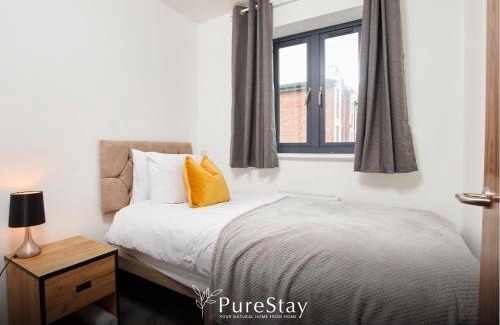 Failsworth Casa | Stylish 5-bedroom Manchester Retreat Sleeps 9 by PureStay