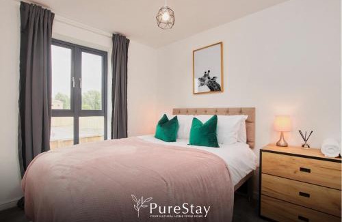 Failsworth Casa | Stylish 5-bedroom Manchester Retreat Sleeps 9 by PureStay