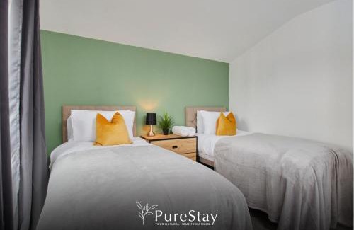 Failsworth Casa | Stylish 5-bedroom Manchester Retreat Sleeps 9 by PureStay
