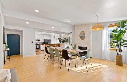Serra Mesa Casa | Stylish 6-Bed Oasis w/ Hot Tub, Fire Pit & Views
