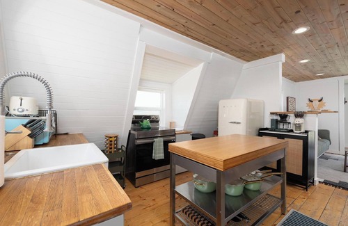 Fairplay Cabina | Stylish A-Frame Escape! Rare Fall Avails, Dogs OK, Mountain Views, Stargazing!
