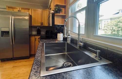 Clayton Casa | Stylish and Comfortable Downtown Historical Home Two Blocks From the River